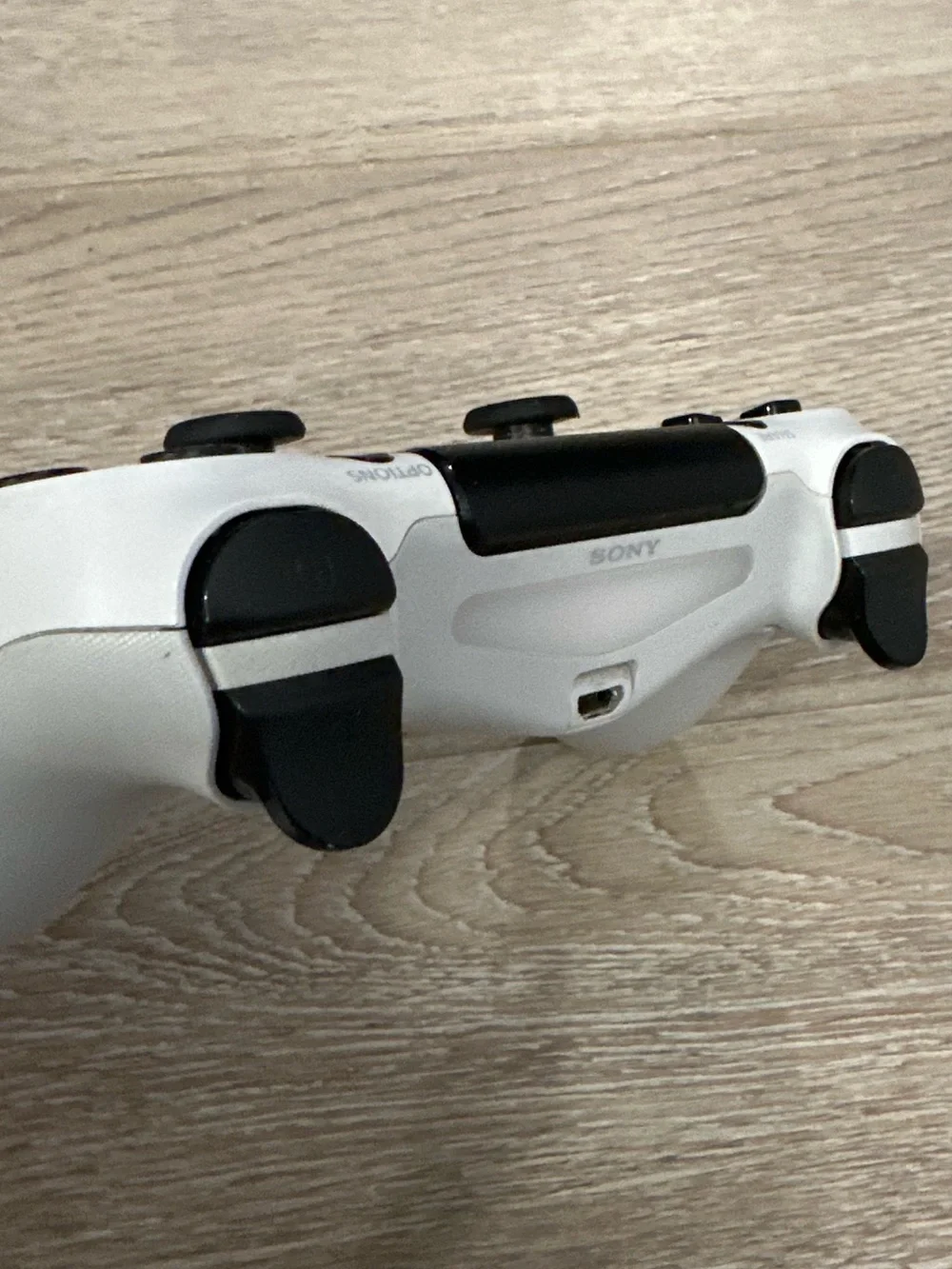 Sony PlayStation 4 DualShock White Wireless Controller (CUH-ZCT1U)